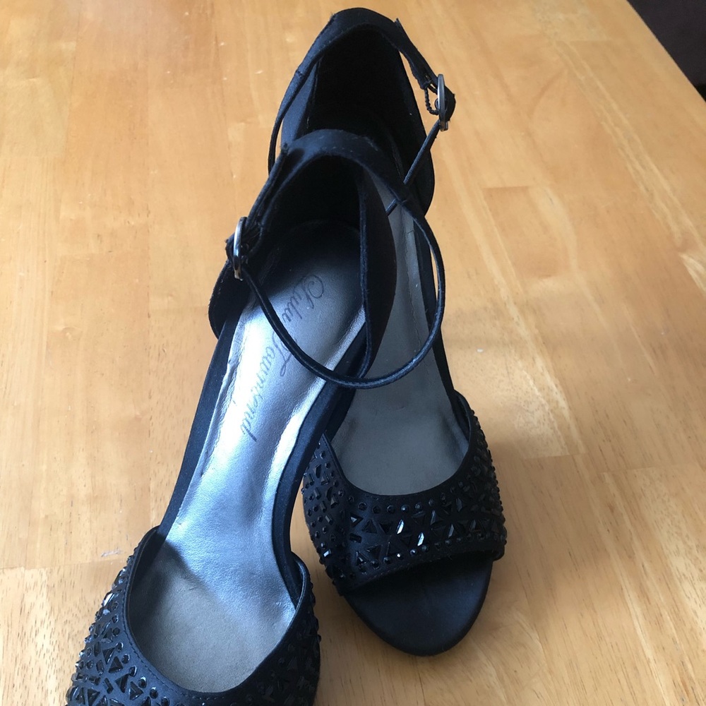🖤Jeweled Black Heels! 🖤